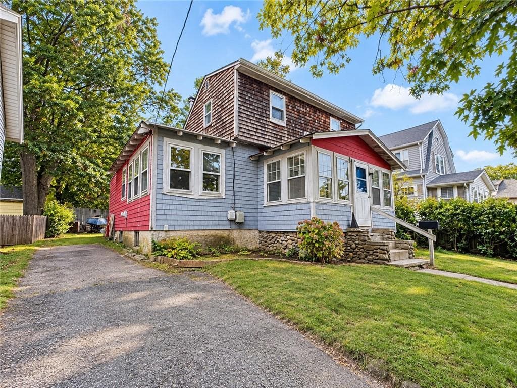 Single Family Residence at 24 Vintner Avenue, East Providence, photo 2 of 12