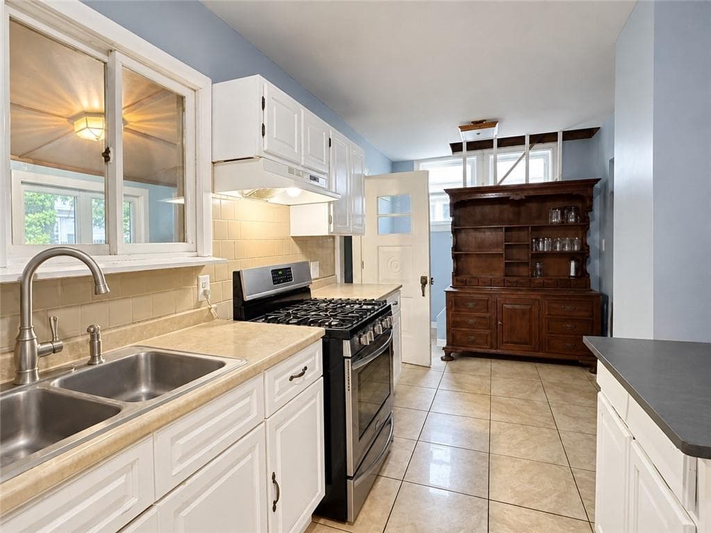 Single Family Residence at 24 Vintner Avenue, East Providence, photo 7 of 12