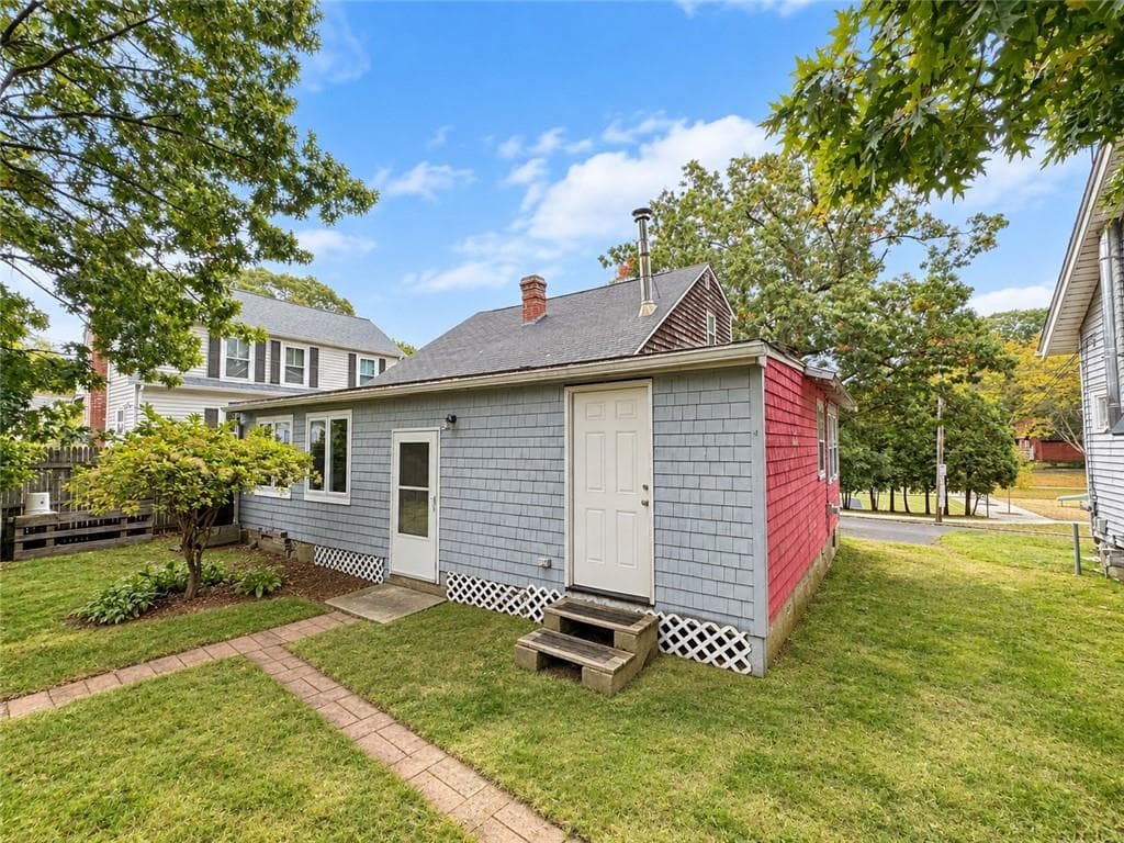 Single Family Residence at 24 Vintner Avenue, East Providence, photo 11 of 12
