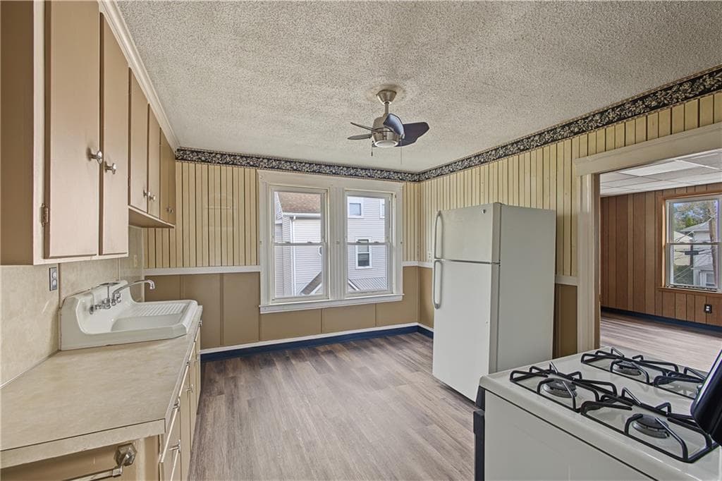 Multi Family at 84 Avenue C, Woonsocket, photo 16 of 25