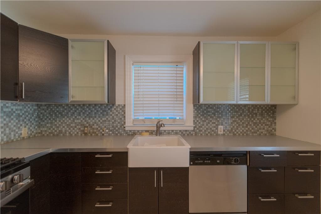Single Family Residence at 73 Clematis Street, Providence, photo 12 of 17