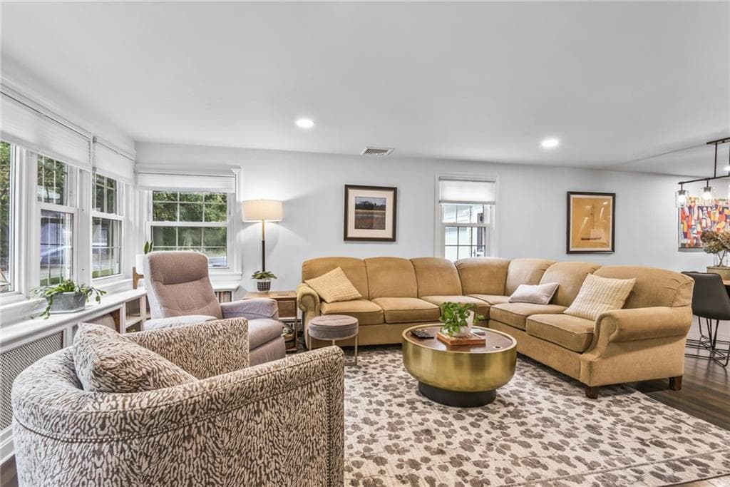 Single Family Residence at 804 Love Lane, Warwick, photo 12 of 47