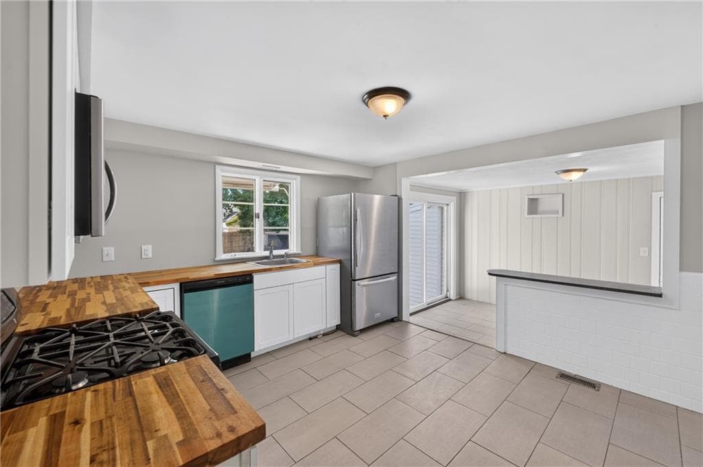 Single Family Residence at 50 Seymour Avenue, Cranston, photo 8 of 30