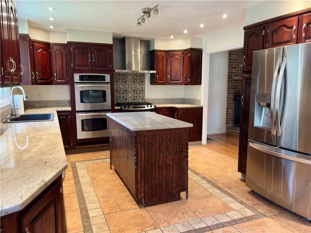 Single Family Residence at 46 New Road, Exeter, photo 7 of 50