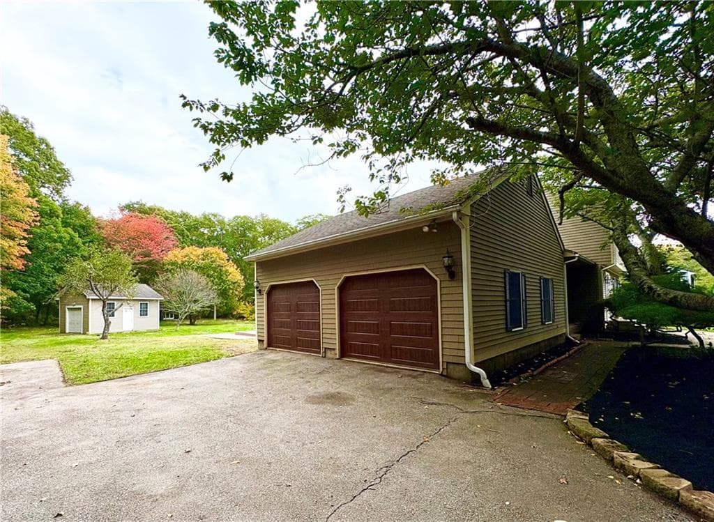 Single Family Residence at 46 New Road, Exeter, photo 5 of 50