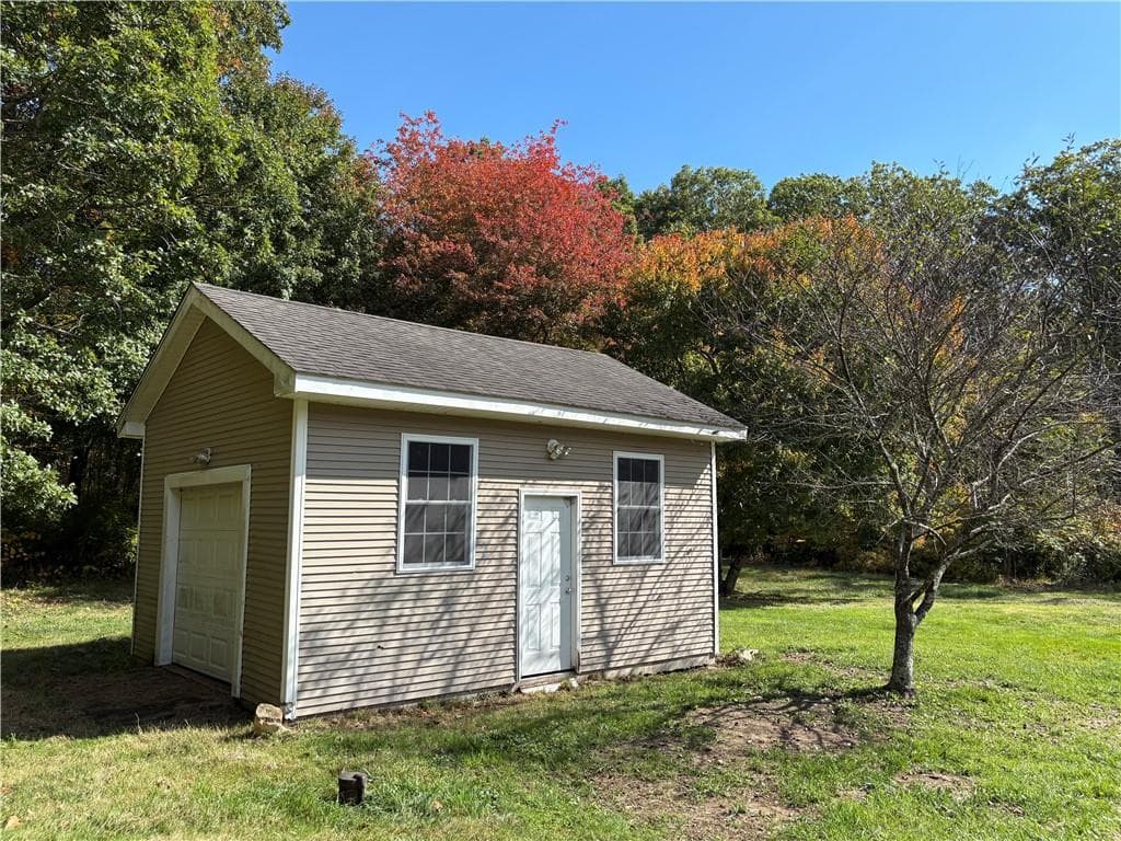 Single Family Residence at 46 New Road, Exeter, photo 38 of 50