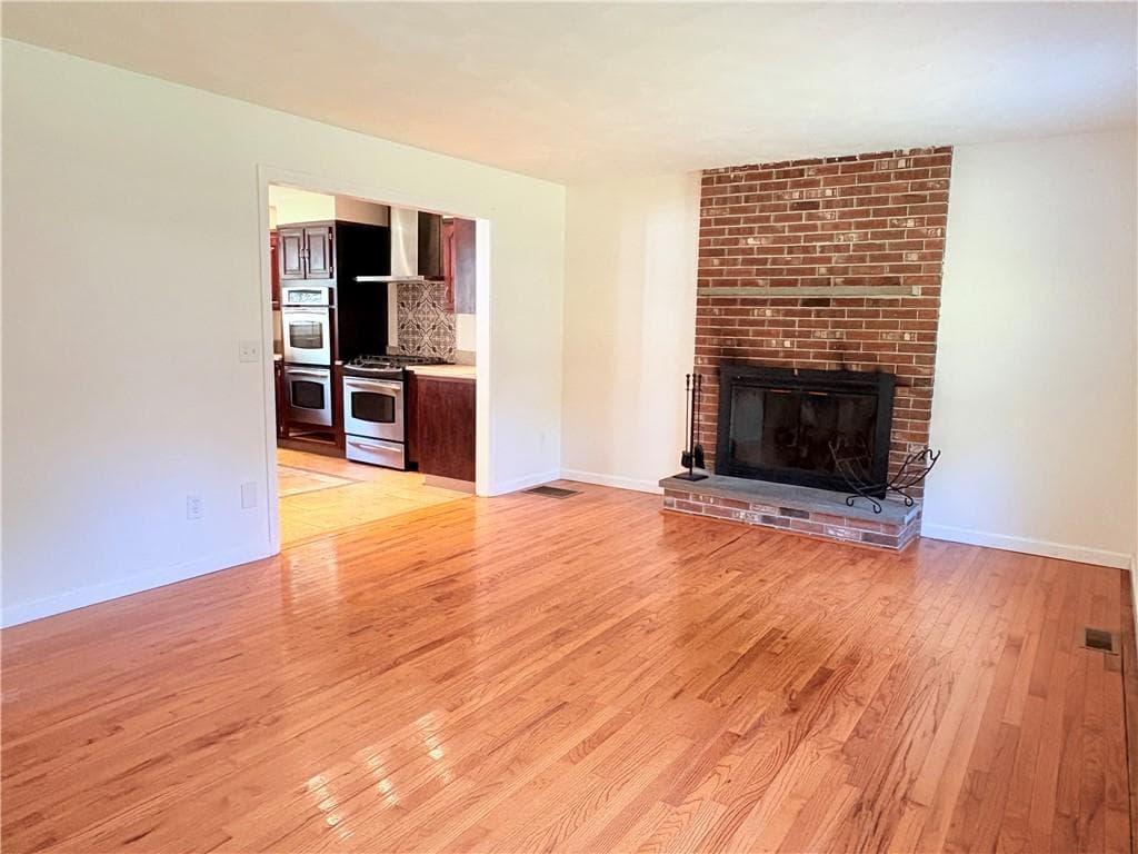 Single Family Residence at 46 New Road, Exeter, photo 15 of 50