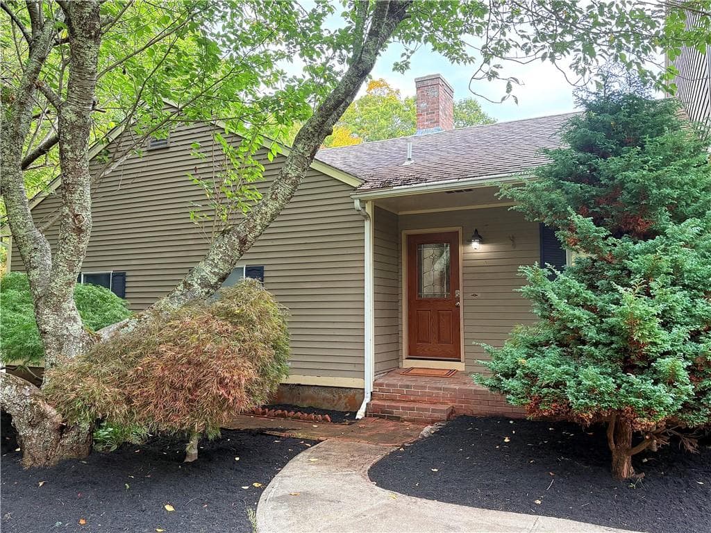 Single Family Residence at 46 New Road, Exeter, photo 4 of 50