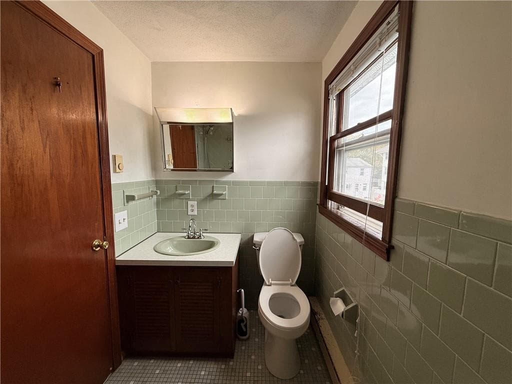 Multi Family at 123 Pleasant Street, Cranston, photo 9 of 41