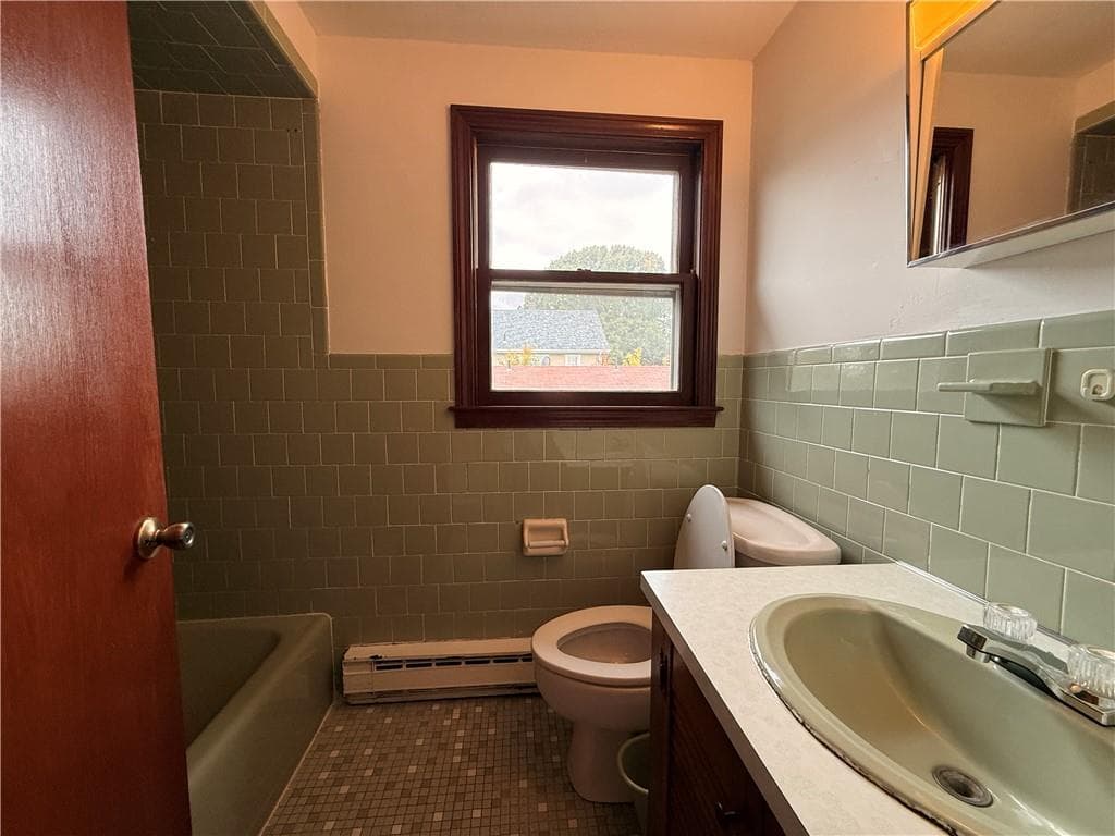 Multi Family at 123 Pleasant Street, Cranston, photo 10 of 41