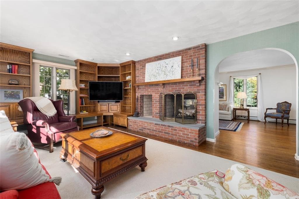 Single Family Residence at 5 Cartier Court, East Greenwich, photo 6 of 44