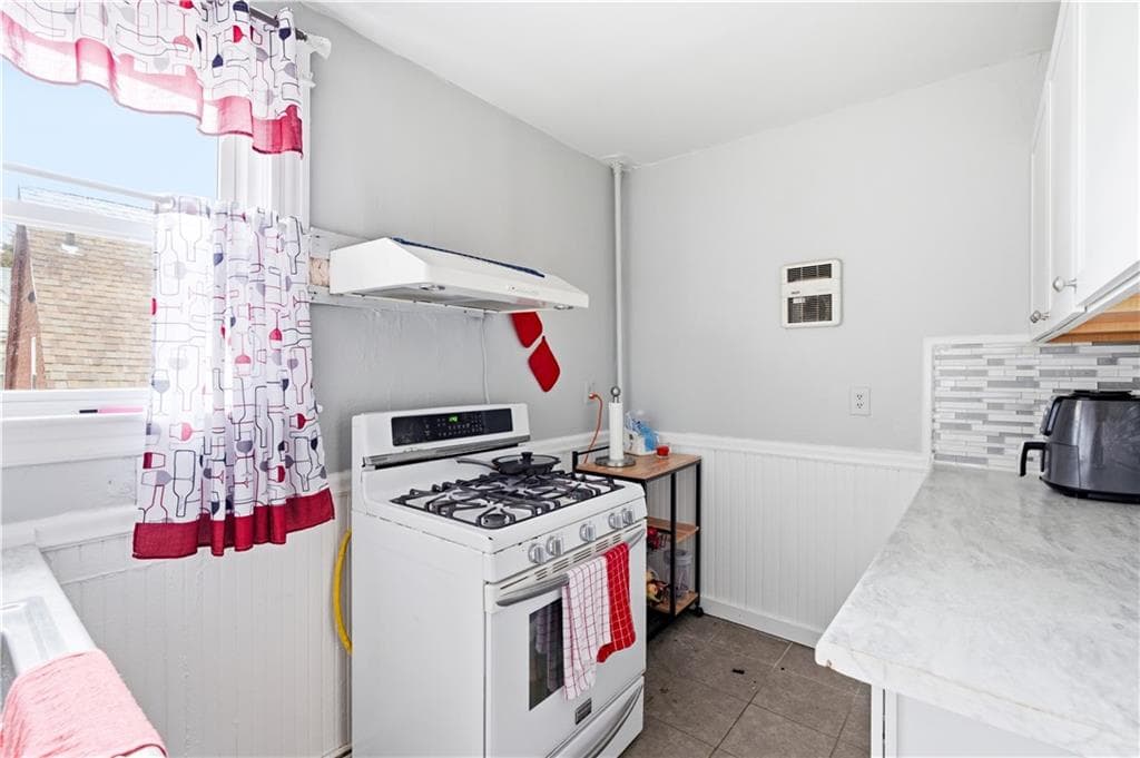 Multi Family at 20 Stanwood Street, Providence, photo 12 of 30