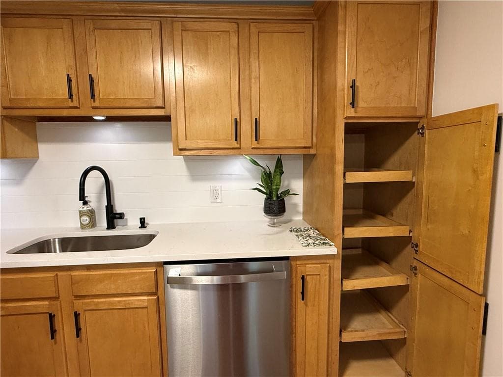 Condominium at 120 Pilgrim Parkway UNIT 4, Warwick, photo 20 of 26