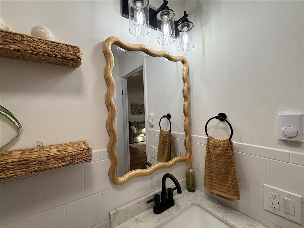 Condominium at 120 Pilgrim Parkway UNIT 4, Warwick, photo 9 of 26