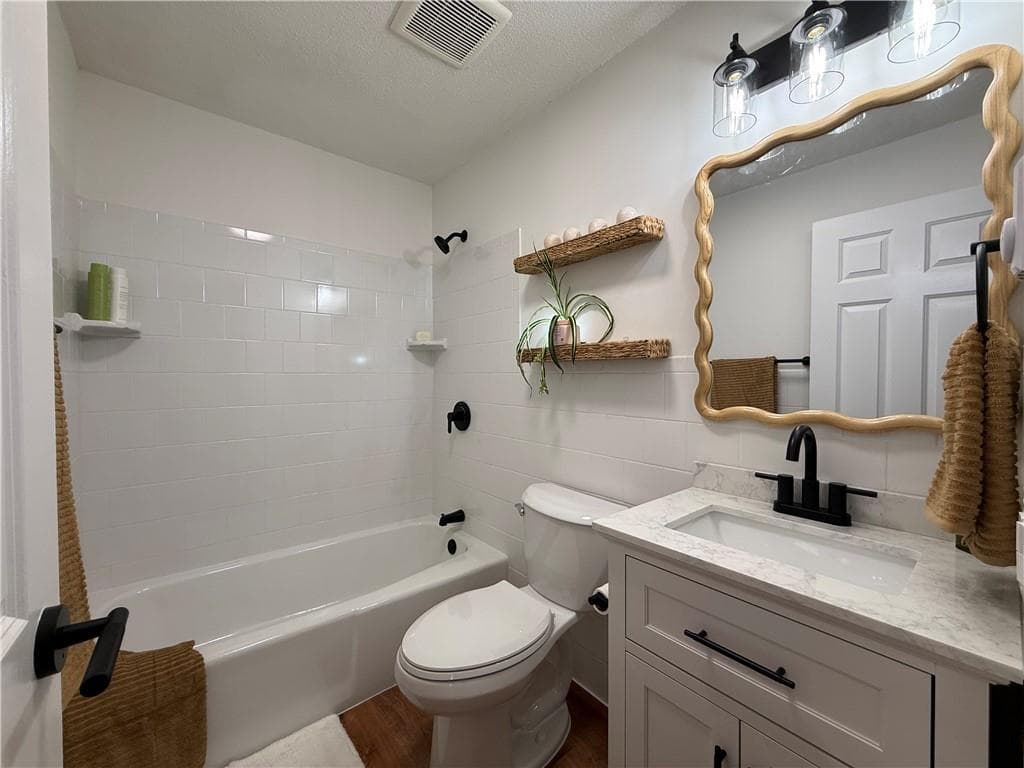 Condominium at 120 Pilgrim Parkway UNIT 4, Warwick, photo 11 of 26