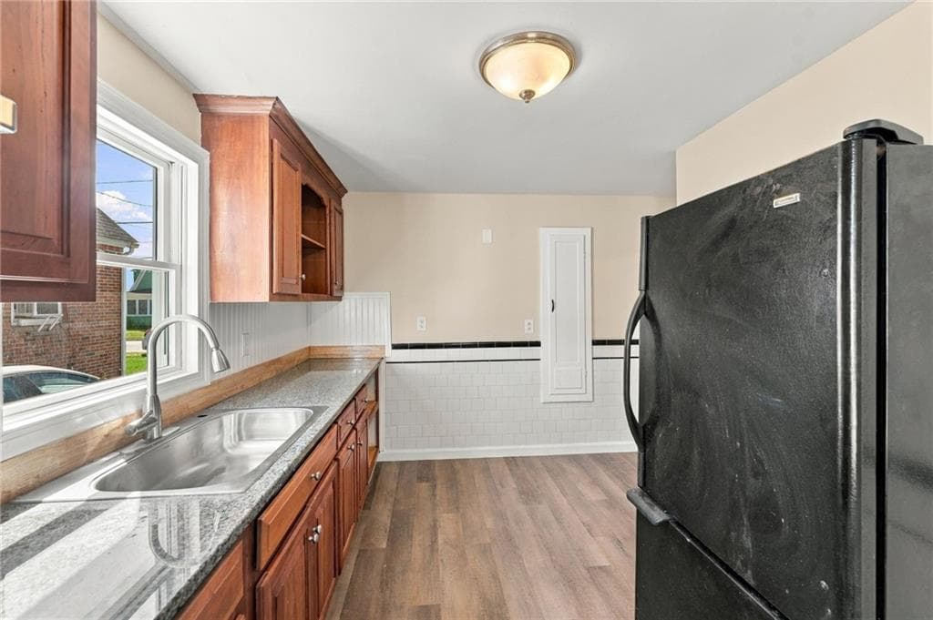 Single Family Residence at 386 Norwood Avenue, Warwick, photo 7 of 47