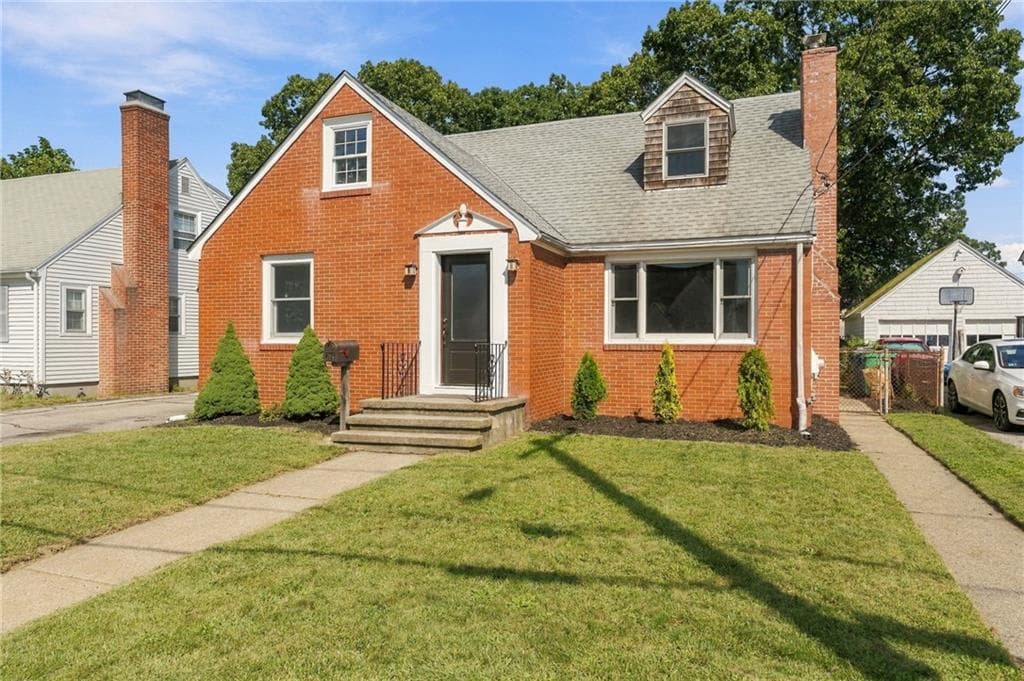 Single Family Residence at 386 Norwood Avenue, Warwick, photo 3 of 47