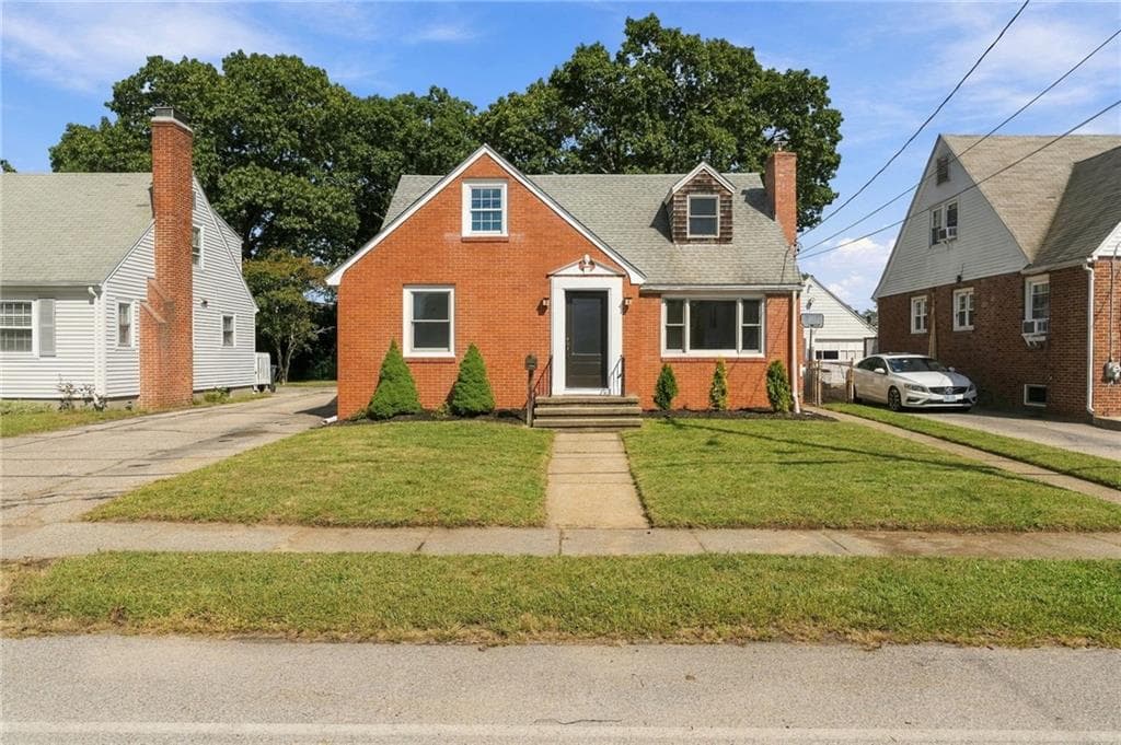 Single Family Residence at 386 Norwood Avenue, Warwick, photo 4 of 47