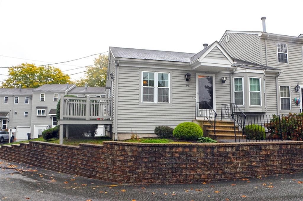 Condominium at 565 Quaker Lane UNIT 95, West Warwick, photo 2 of 15