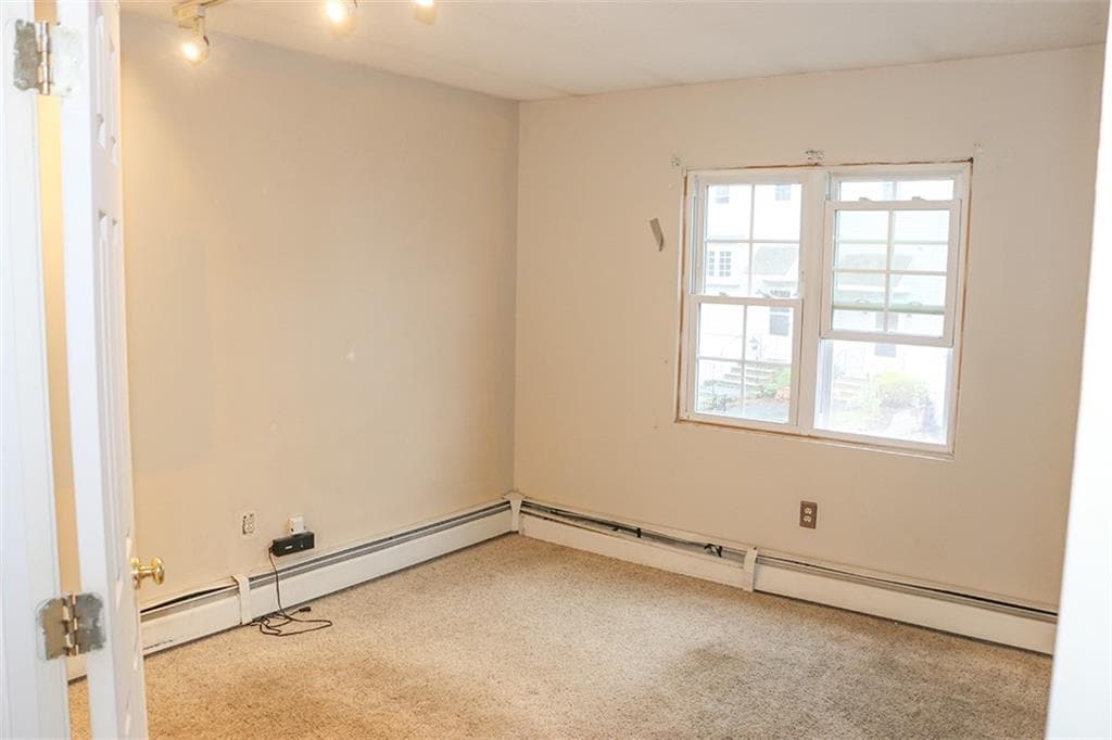 Condominium at 565 Quaker Lane UNIT 95, West Warwick, photo 7 of 15