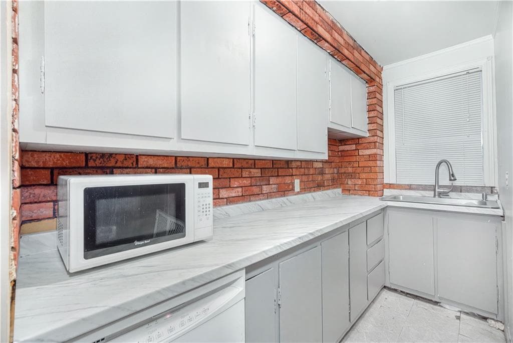 Single Family Residence at 81 Pomona Avenue, Providence, photo 8 of 16