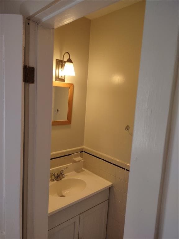 Multi Family at 20 16 Academy Avenue, Providence, photo 9 of 25