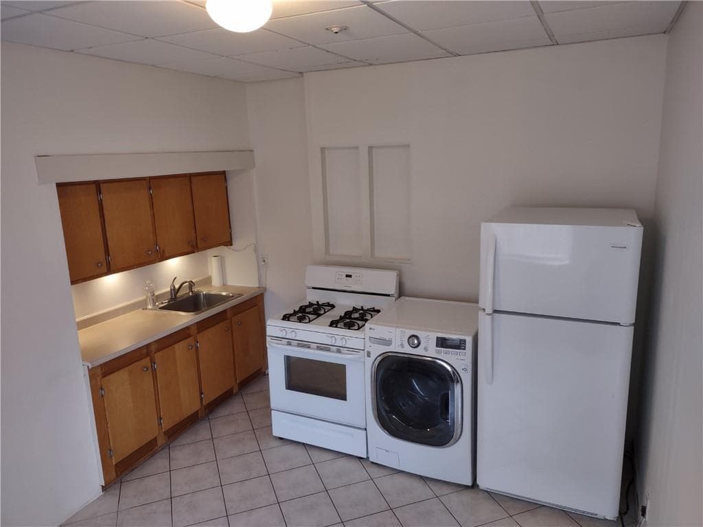 Multi Family at 20 16 Academy Avenue, Providence, photo 8 of 25