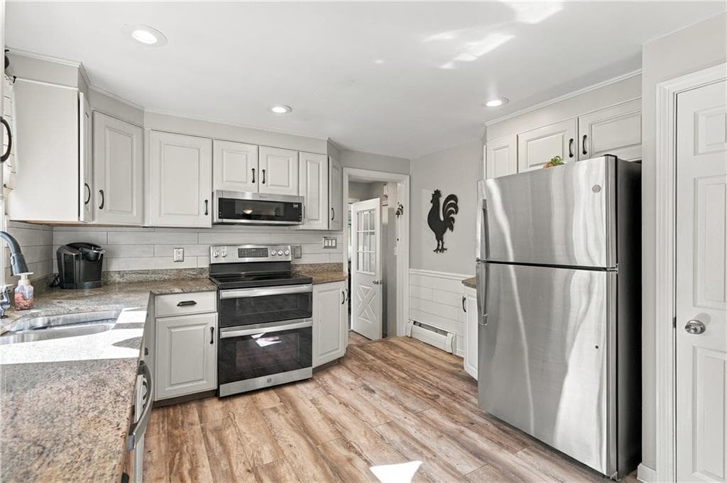 Single Family Residence at 15 Valley View Drive, Smithfield, photo 12 of 45