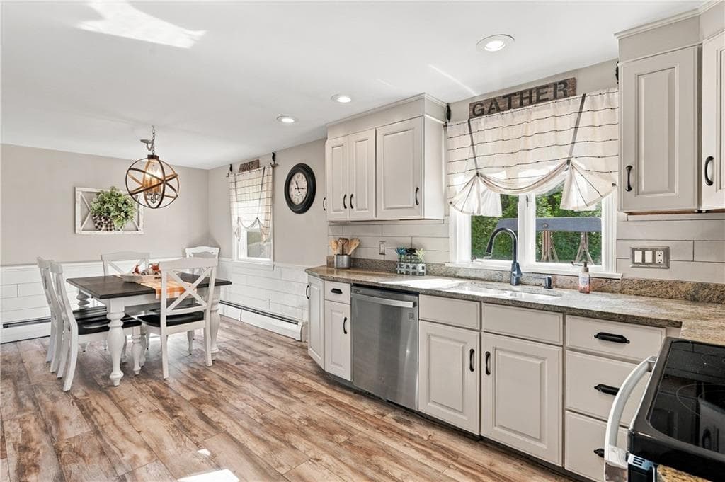 Single Family Residence at 15 Valley View Drive, Smithfield, photo 10 of 45