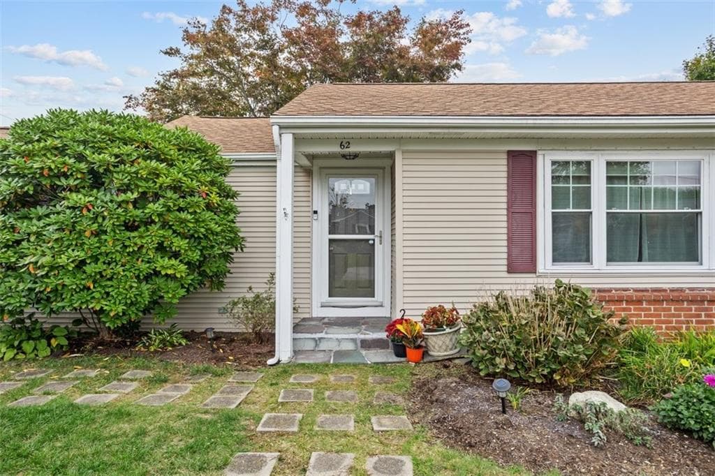 Single Family Residence at 62 Sweetfern Road, Warwick, photo 3 of 36