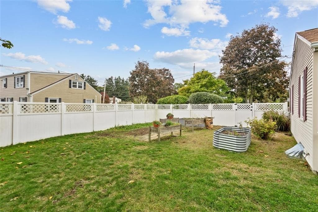 Single Family Residence at 62 Sweetfern Road, Warwick, photo 9 of 36