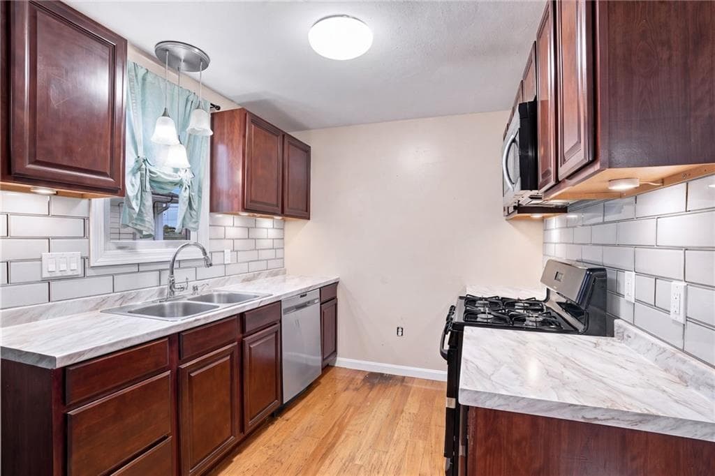 Single Family Residence at 33 Huldah Street, Providence, photo 3 of 37