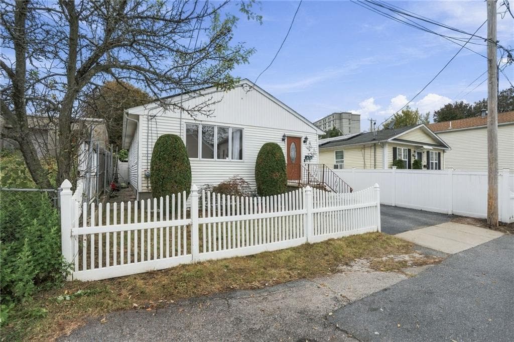 Single Family Residence at 33 Huldah Street, Providence, photo 37 of 37