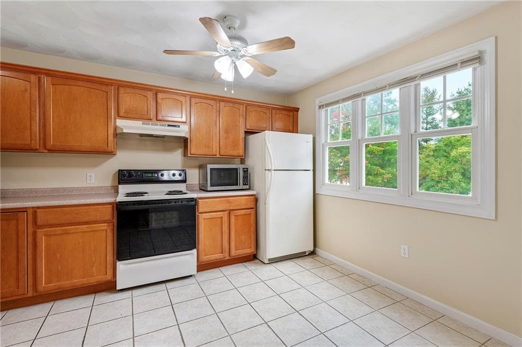 Condominium at 6 Bristol Woods Drive UNIT B, Bristol, photo 6 of 36