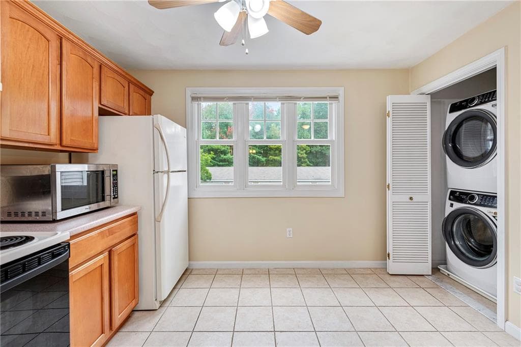 Condominium at 6 Bristol Woods Drive UNIT B, Bristol, photo 7 of 36