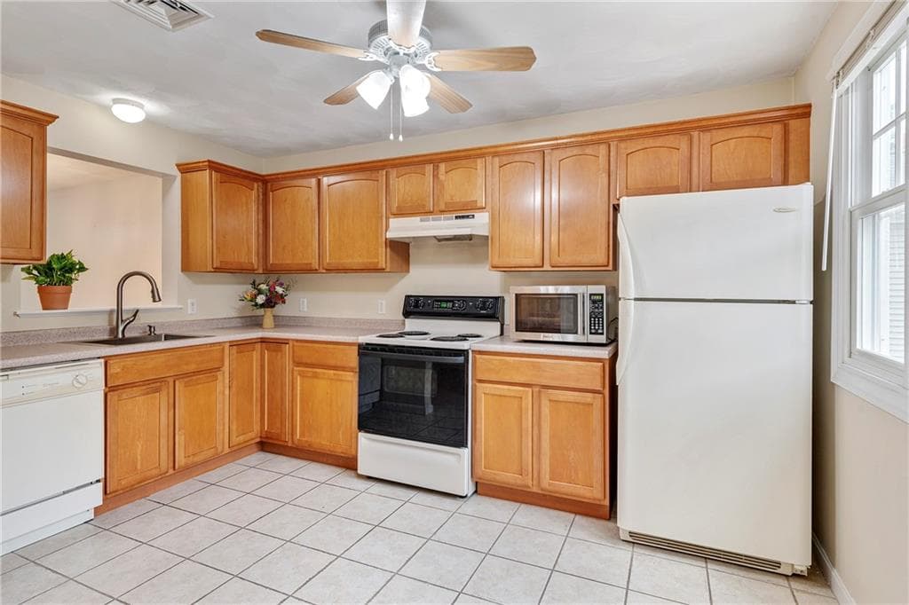 Condominium at 6 Bristol Woods Drive UNIT B, Bristol, photo 5 of 36