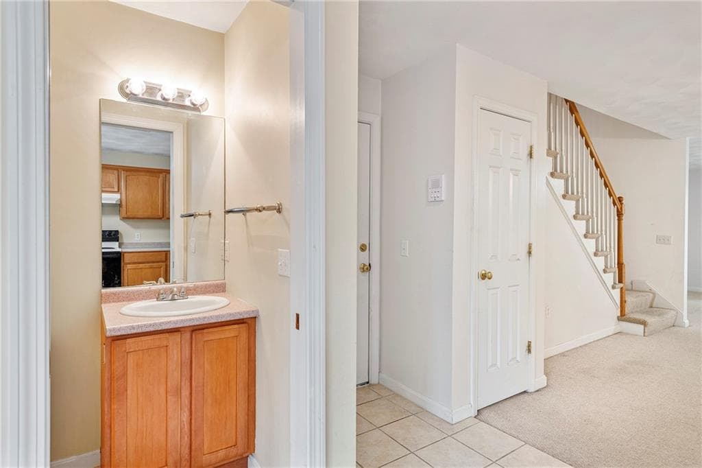 Condominium at 6 Bristol Woods Drive UNIT B, Bristol, photo 10 of 36