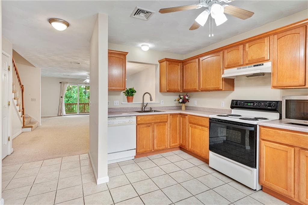 Condominium at 6 Bristol Woods Drive UNIT B, Bristol, photo 8 of 36