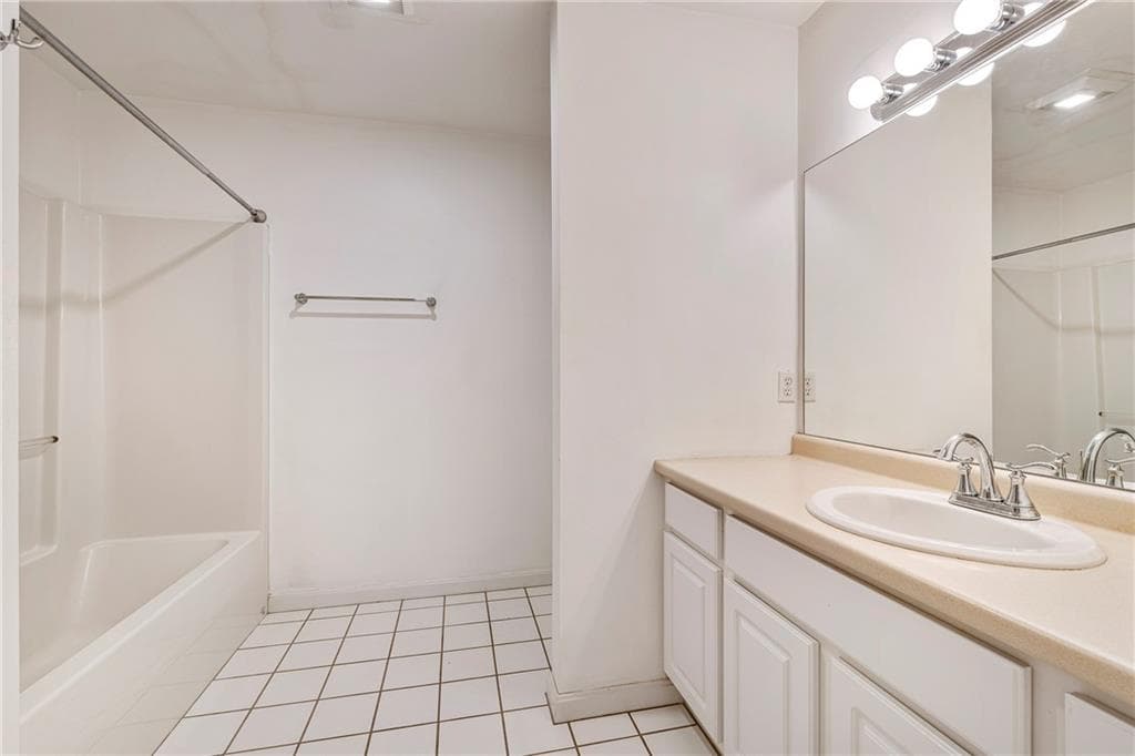 Condominium at 6 Bristol Woods Drive UNIT B, Bristol, photo 25 of 36