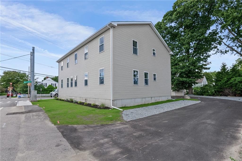 Single Family Residence at 6 Rounds Avenue, East Providence, photo 32 of 36