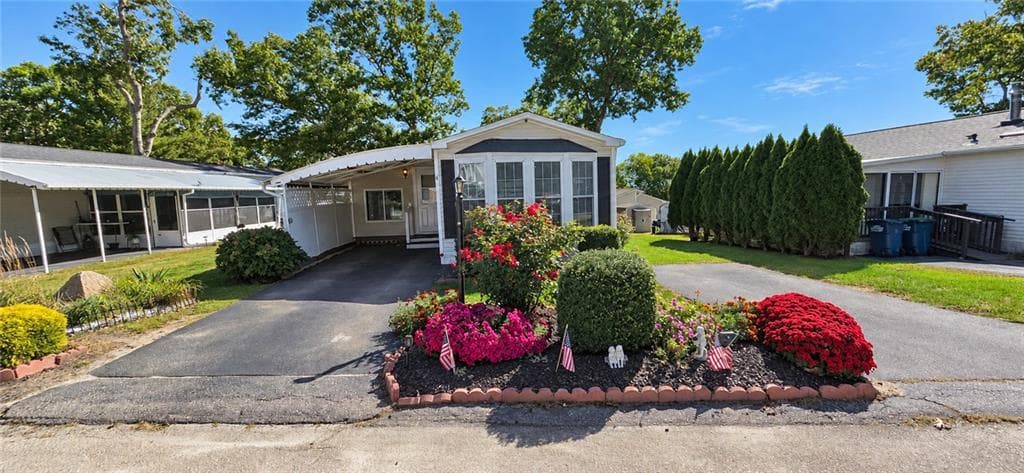 Single Family Residence at 6 Five Elms Circle, Coventry, photo 6 of 44