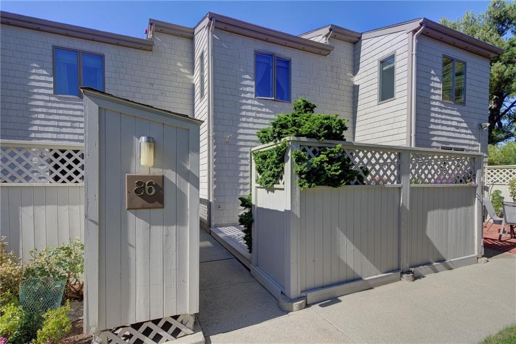 Condominium at 86 Windward Lane, Bristol, photo 2 of 24