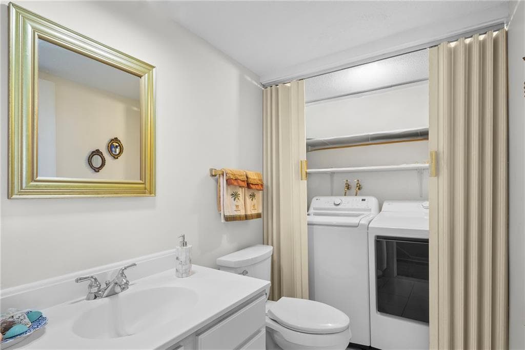 Condominium at 86 Windward Lane, Bristol, photo 12 of 24