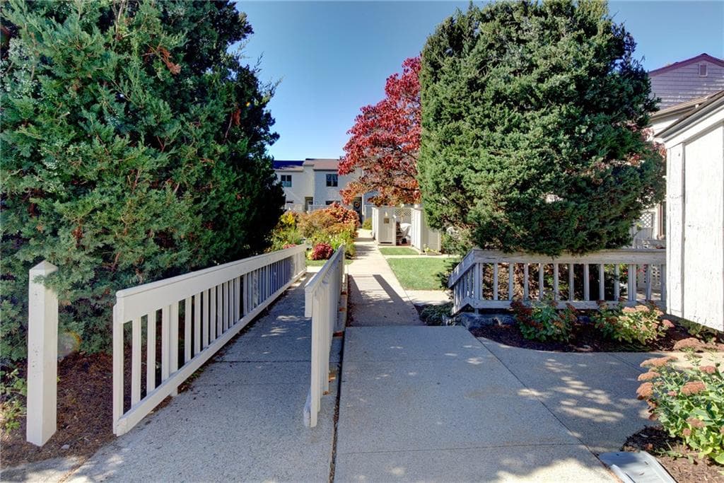 Condominium at 86 Windward Lane, Bristol, photo 22 of 24