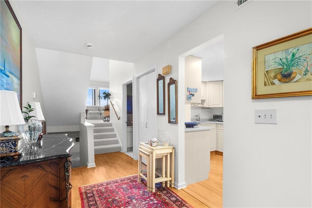 Condominium at 86 Windward Lane, Bristol, photo 11 of 24