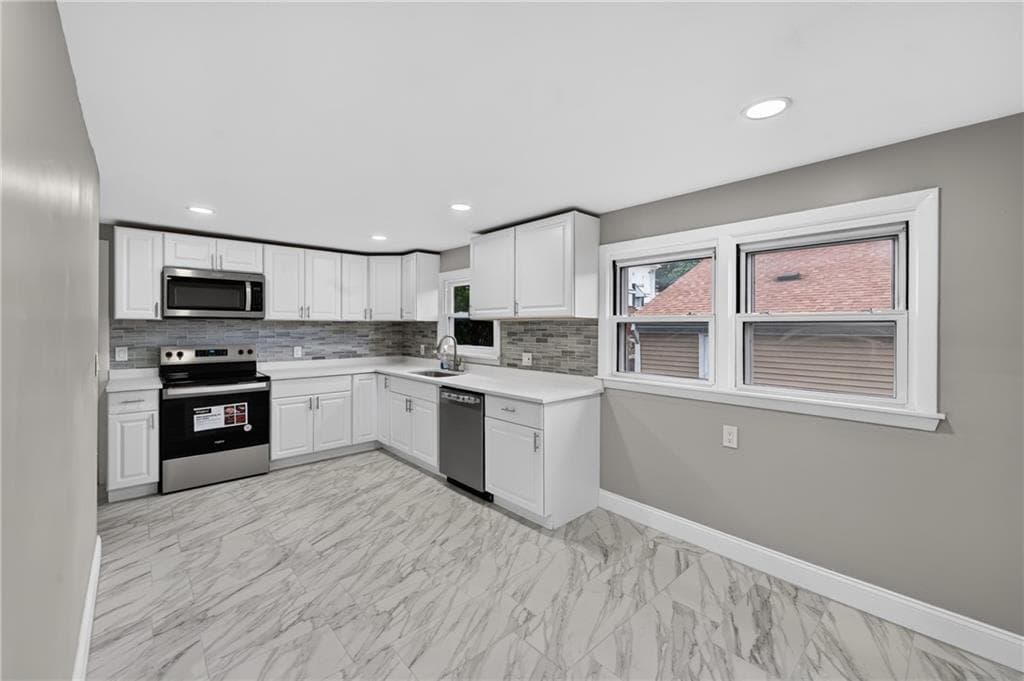 Single Family Residence at 105 Pemberton Street, Providence, photo 6 of 21