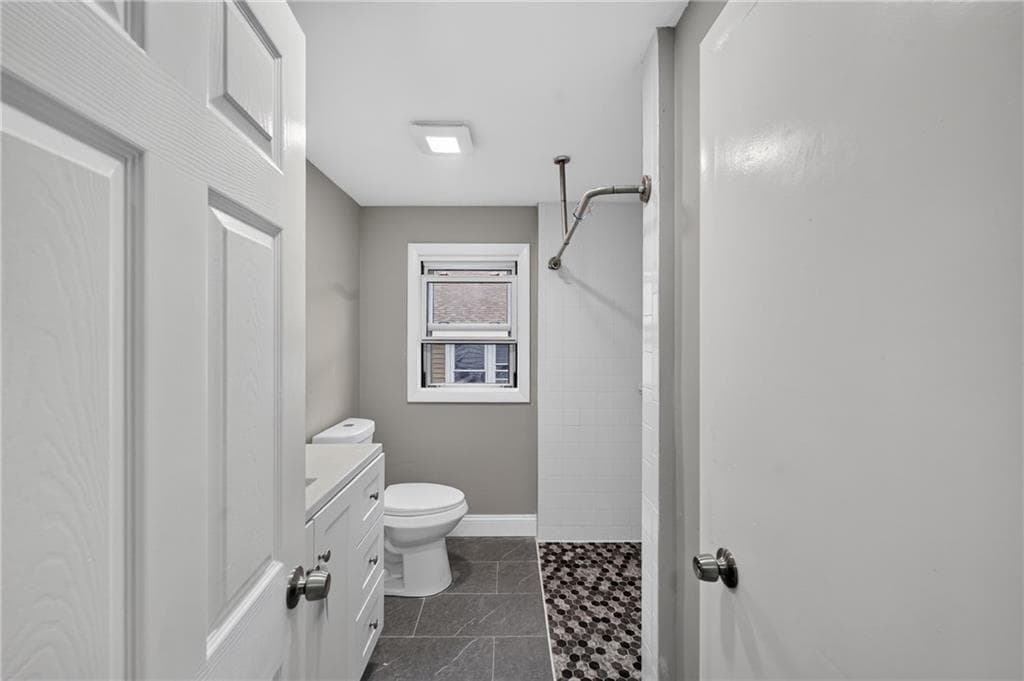Single Family Residence at 105 Pemberton Street, Providence, photo 10 of 21