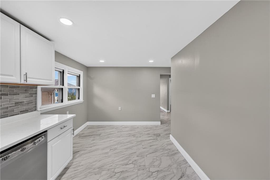 Single Family Residence at 105 Pemberton Street, Providence, photo 8 of 21