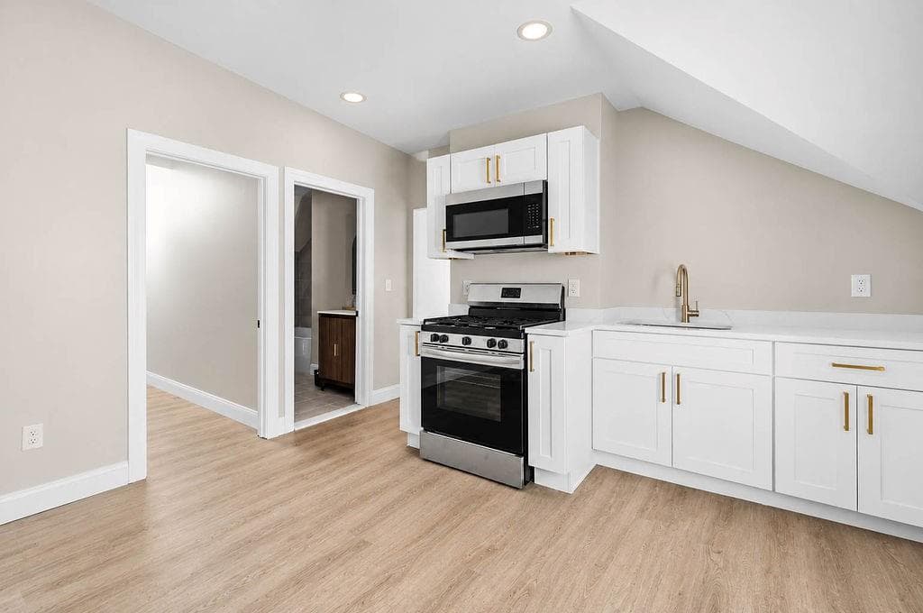 Multi Family at 125 hendrick Street, Providence, photo 12 of 32