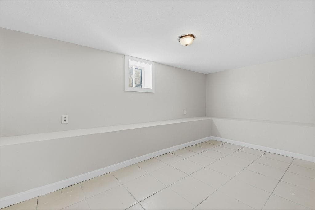 Multi Family at 125 hendrick Street, Providence, photo 19 of 32